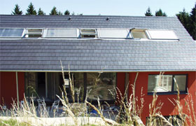 Energie-Effizienzhaus mit Sonnenkollektoren